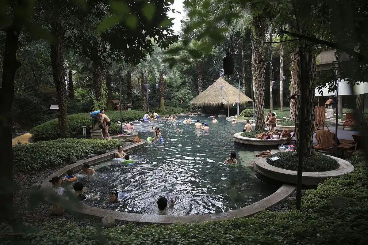 天冷哪里泡溫泉？重慶有沒有“假溫泉”？溫泉分布在哪些區(qū)域？-地大熱能